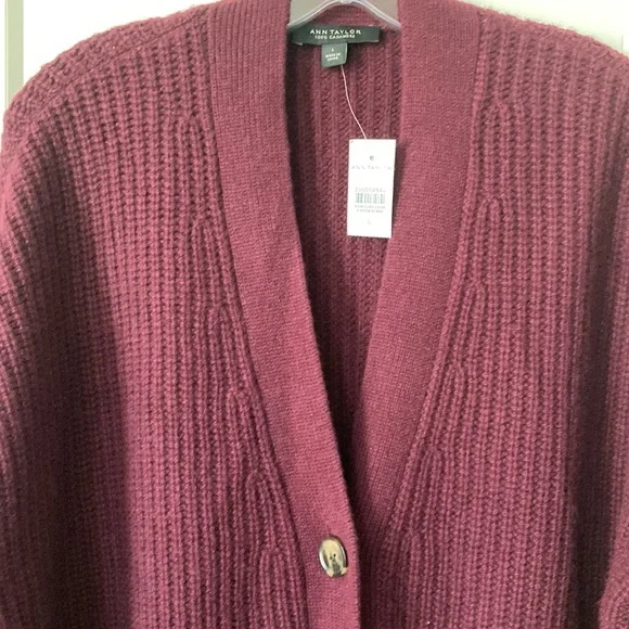 Cashmere Cardigan ,  ,size-L, burgundy V-neckline ,pet ,smoke Free house - Picture 4 of 8